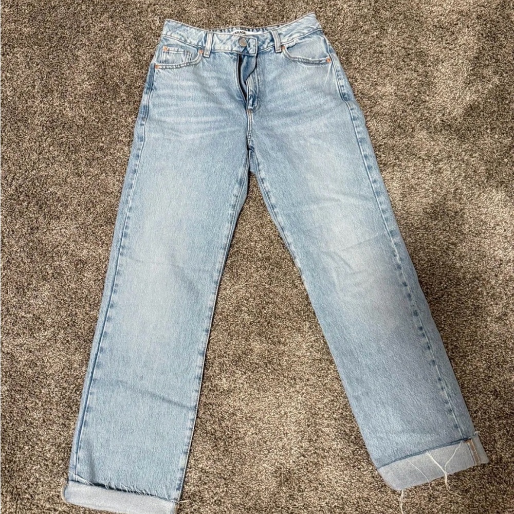 Light Wash Women’s Jeans